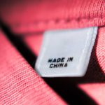 تأثير الرسوم الجمركية على الملابس الصينية في ظل حرب تجارية متصاعدة